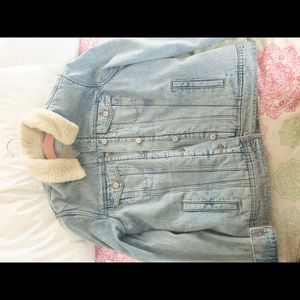 A nice jean jacket with fur on the inside .